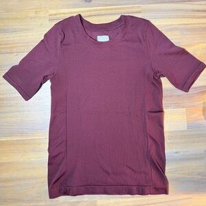 Athleta Burgundy Ribbed Short Sleeve Top, Size XS.